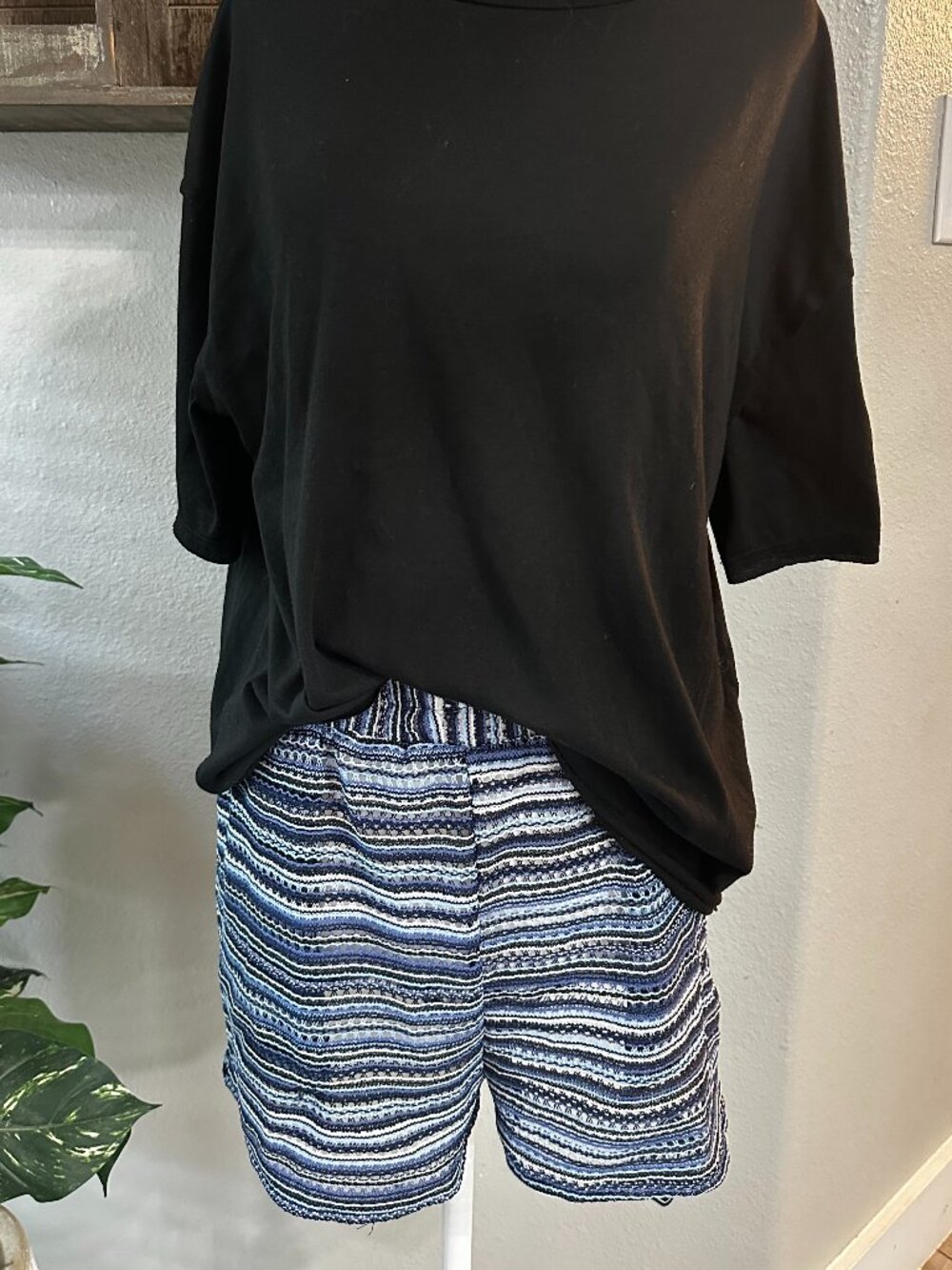NWT Zaful Blue Multi Striped Knit Mesh Beach Shorts Size M